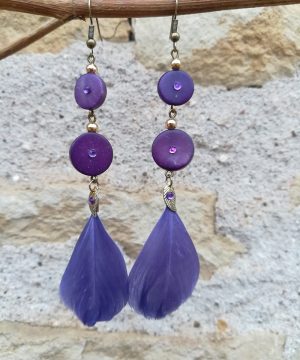 Boucles d’oreilles plumes violettes